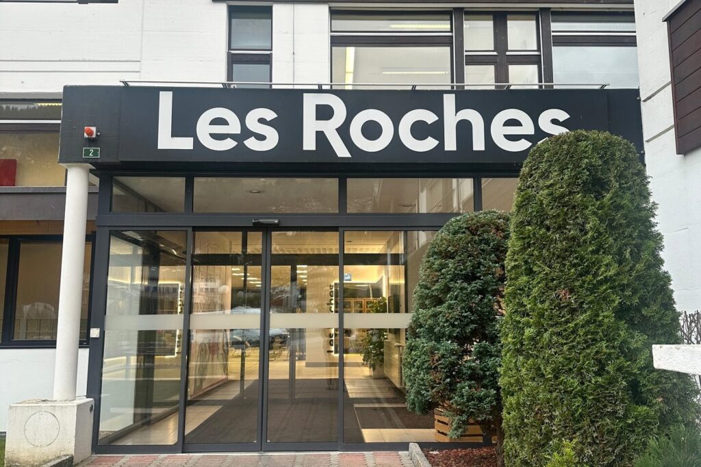 Monogic’s Kusum returned to Les Roches in Switzerland as a guest lecturer, sharing practical insights into food and beverage photography styling for social media with master’s students—marking the team’s second guest-lecturing visit to the institution.